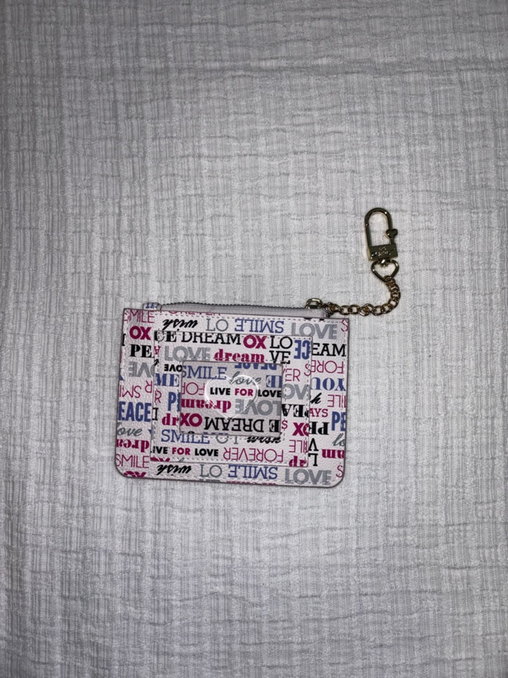 Betsey Johnson Peggable Card Case Wallet | Graffiti Word Print | White
Multi